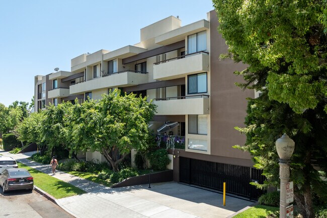 1305 N Columbus Ave in Glendale, CA - Foto de edificio - Building Photo