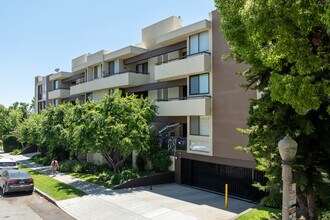 1305 N Columbus Ave in Glendale, CA - Building Photo - Building Photo