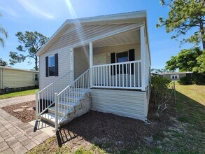 19237 Cedar Crest Ct in North Fort Myers, FL - Building Photo - Building Photo