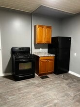 91 4th St, Unit 1 in Turners Falls, MA - Building Photo - Building Photo
