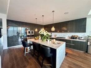 3300 NE 188th St in Aventura, FL - Foto de edificio - Building Photo