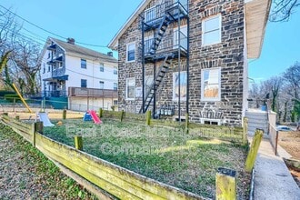 2860 W Baltimore St in Baltimore, MD - Building Photo - Building Photo