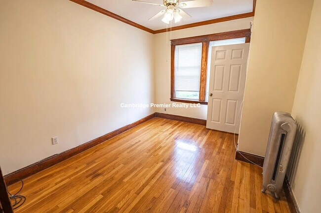 128 Nichols Ave in Watertown, MA - Foto de edificio - Building Photo