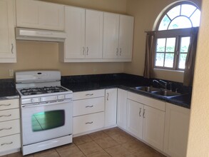 652 S Hollenbeck Ave, Unit Back House in Covina, CA - Building Photo - Building Photo