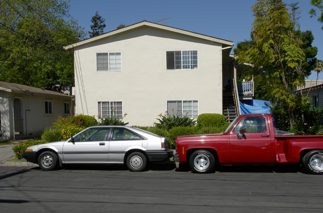 633 Pine St in Redwood City, CA - Building Photo - Building Photo