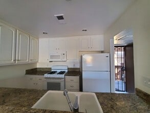 203 Tangelo in Irvine, CA - Building Photo - Building Photo