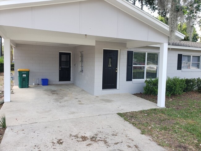 501 W Miller St in Fruitland Park, FL - Building Photo - Building Photo