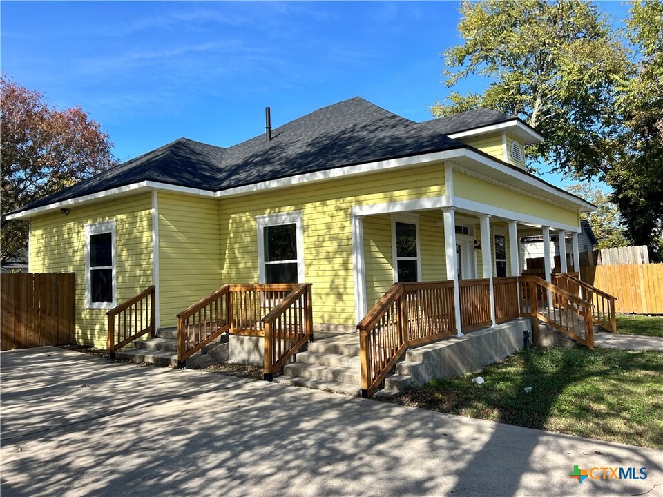 406 S 25th St in Temple, TX - Building Photo