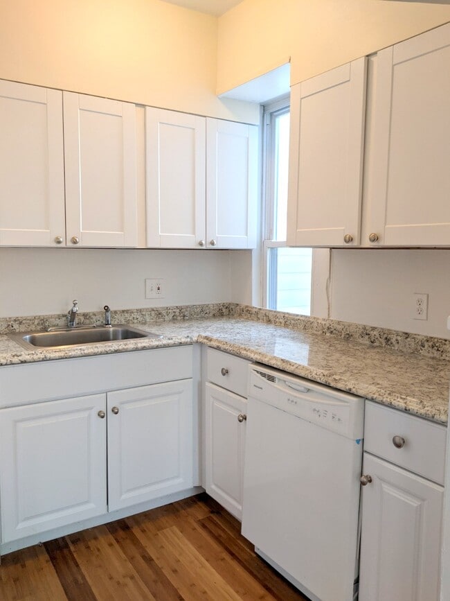 21 Thorndike St, Unit 2 in Somerville, MA - Building Photo - Building Photo