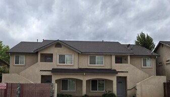 6124 Royal Coach Cir in Bakersfield, CA - Building Photo