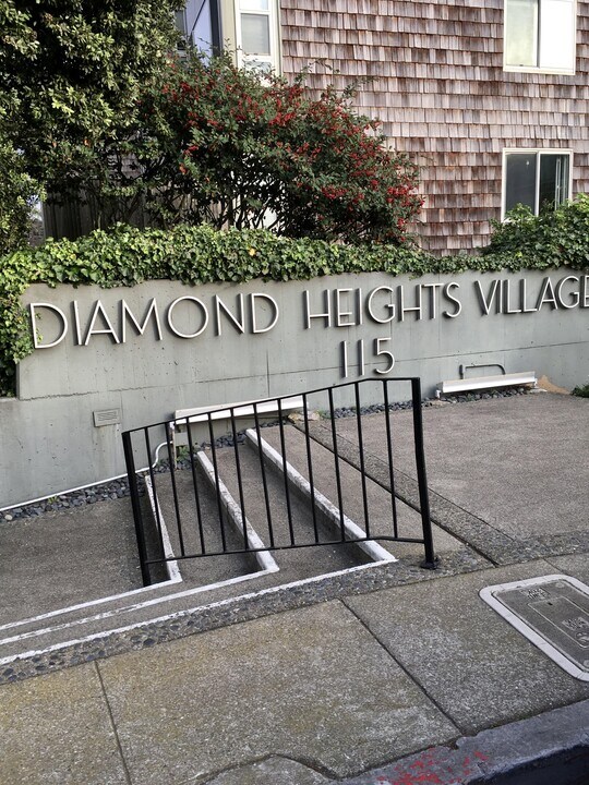 15 Red Rock Way, Unit 109N in San Francisco, CA - Building Photo