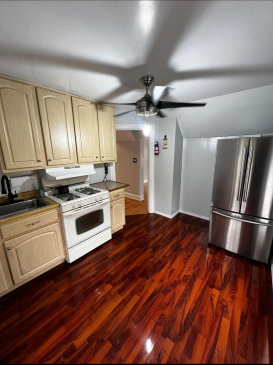 642 City Island Ave in Bronx, NY - Building Photo
