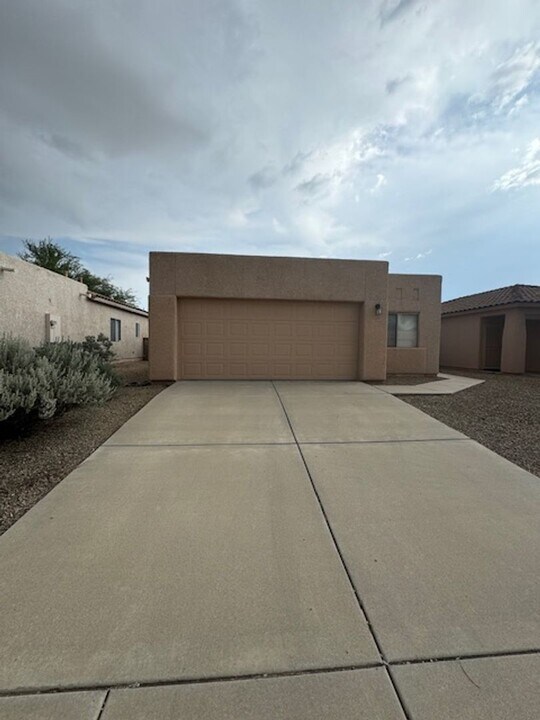 1891 W Alder Grove Dr in Tucson, AZ - Building Photo