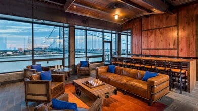 250 N Christopher Columbus Blvd, Unit 1606 in Philadelphia, PA - Foto de edificio - Building Photo