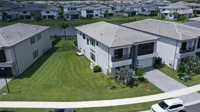 8299 Essex Country Clb Dr in Boca Raton, FL - Building Photo - Building Photo