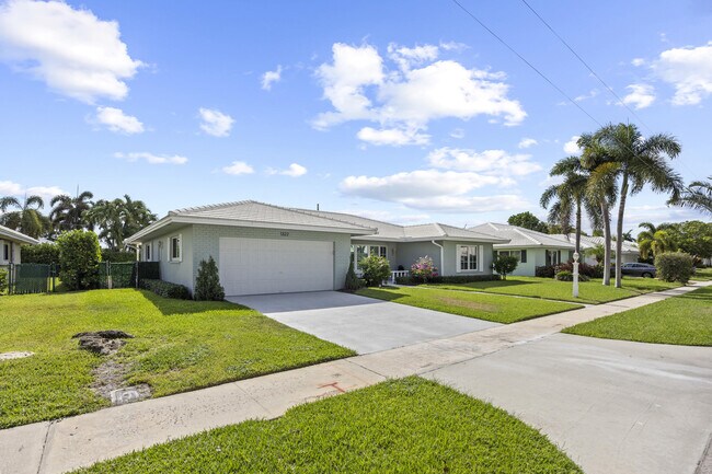 1322 Walnut Terrace in Boca Raton, FL - Building Photo - Building Photo