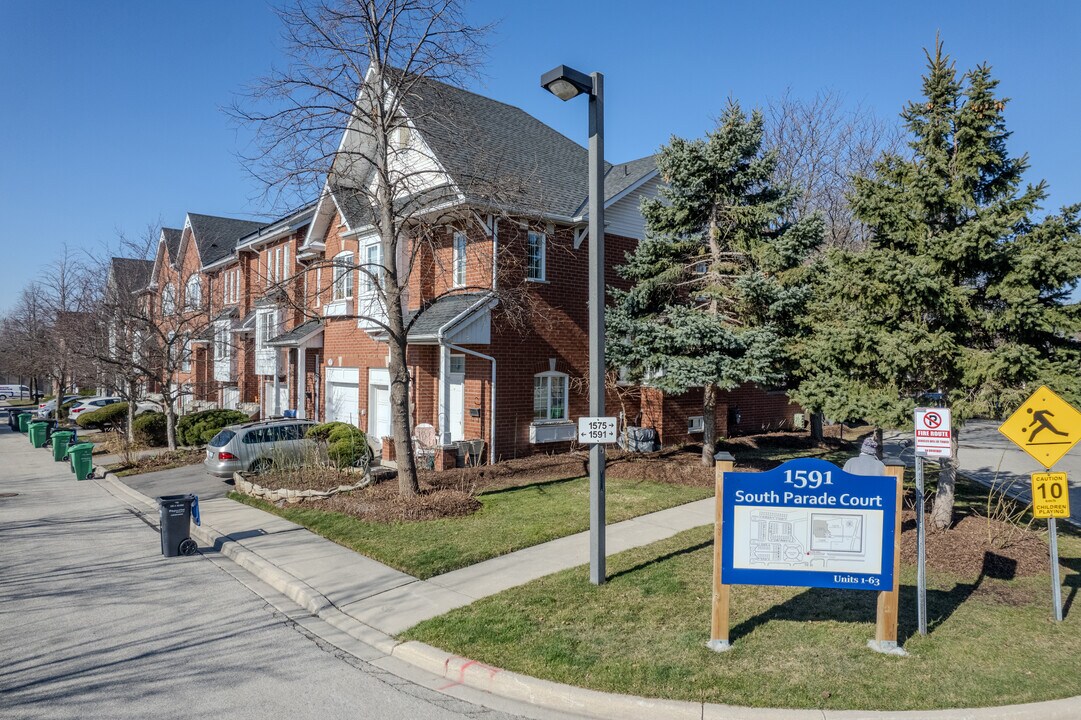 1591 S Parade Crt in Mississauga, ON - Building Photo