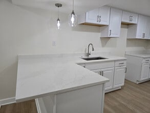 5525 Norbeck Rd, Unit Basement in Rockville, MD - Foto de edificio - Building Photo