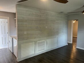 4491 Crestwood Dr N in St. Petersburg, FL - Foto de edificio - Building Photo