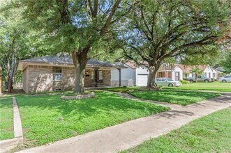 2823 Aster St in Dallas, TX - Building Photo - Building Photo