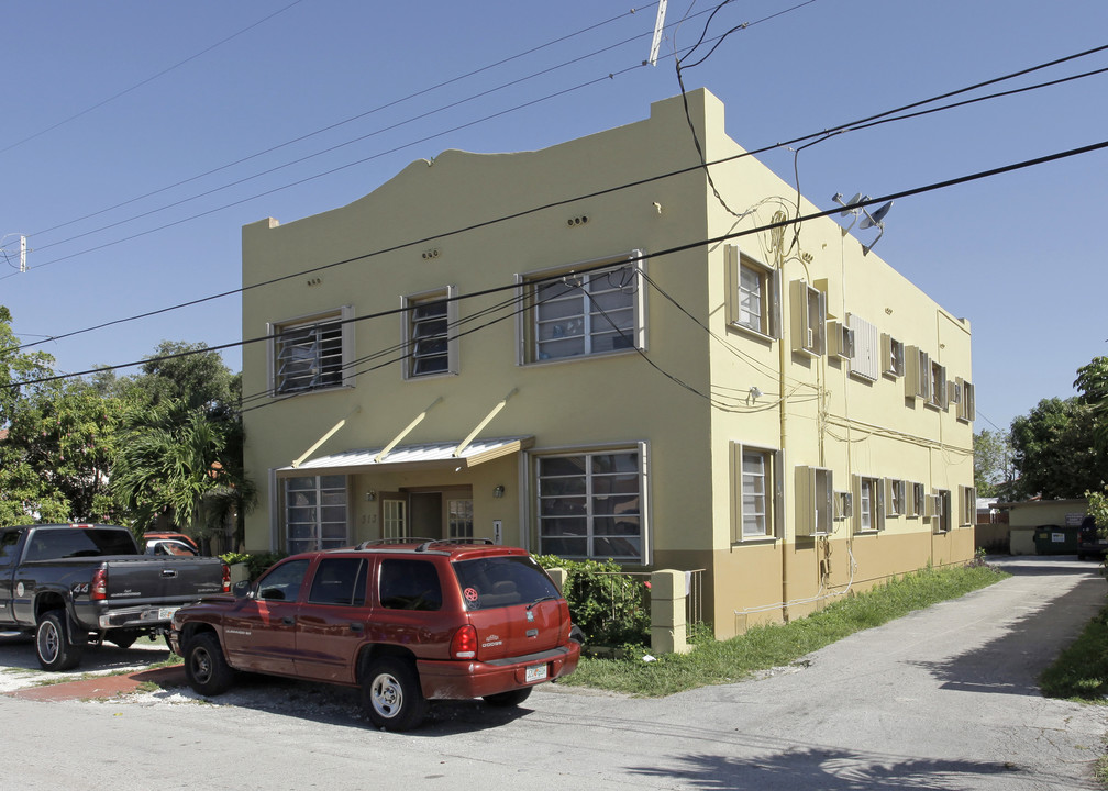 3133 SW 23rd Ter in Miami, FL - Building Photo