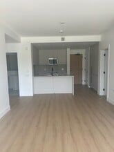 3075 Murray St in Port Moody, BC - Building Photo - Building Photo
