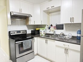7084-144A 144A St in Surrey, BC - Building Photo