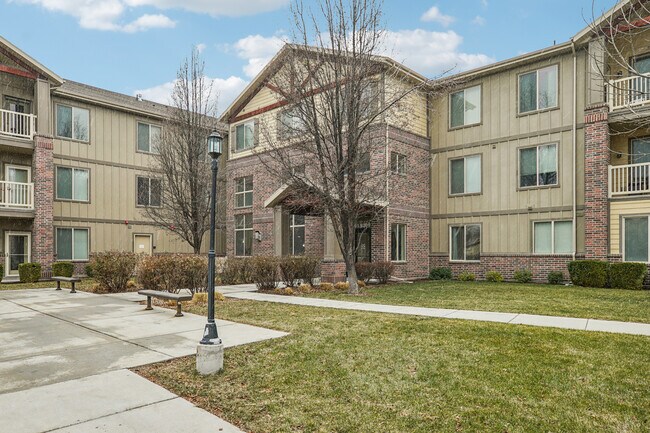 Silvercrest in Taylorsville, UT - Foto de edificio - Building Photo