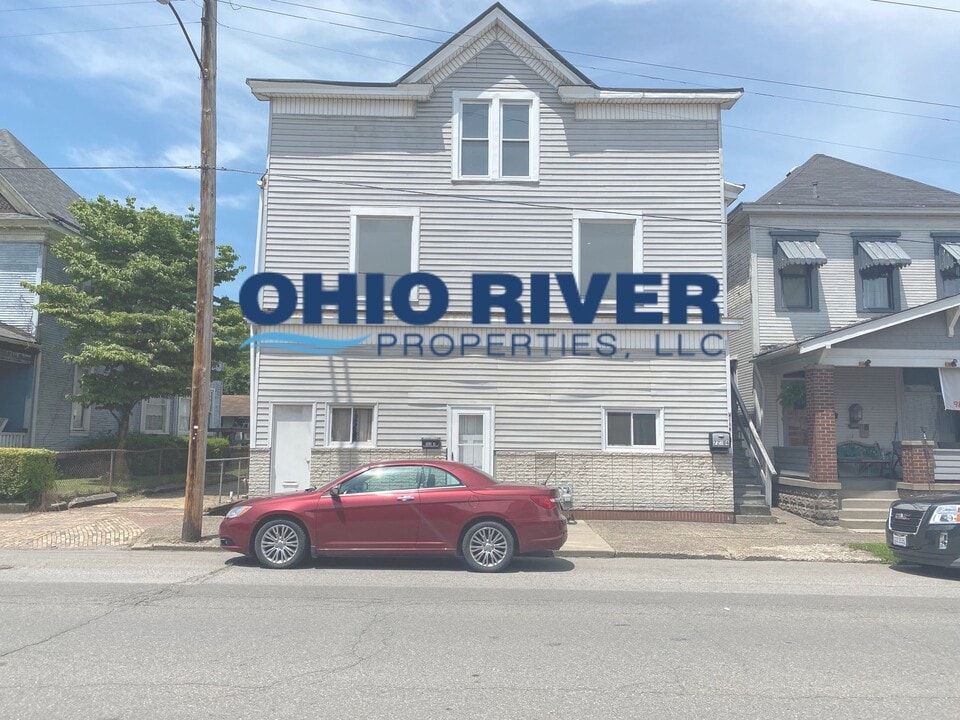 723 Broadway St, Unit 3 in Martins Ferry, OH - Foto de edificio