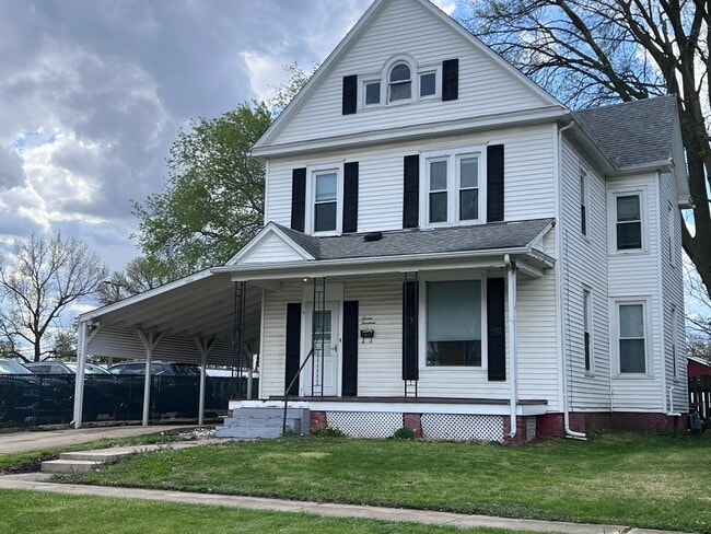 property at 719 N 8th St