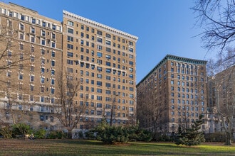 300-302 Riverside Dr in New York, NY - Foto de edificio - Building Photo