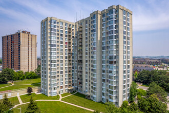 Riverside Court Condos in Toronto, ON - Building Photo - Building Photo