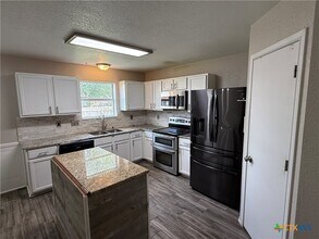 1005 E Ave S in Belton, TX - Foto de edificio - Building Photo