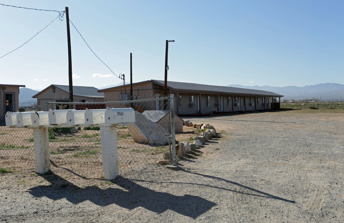 23330 Yucca Loma Rd in Apple Valley, CA - Building Photo