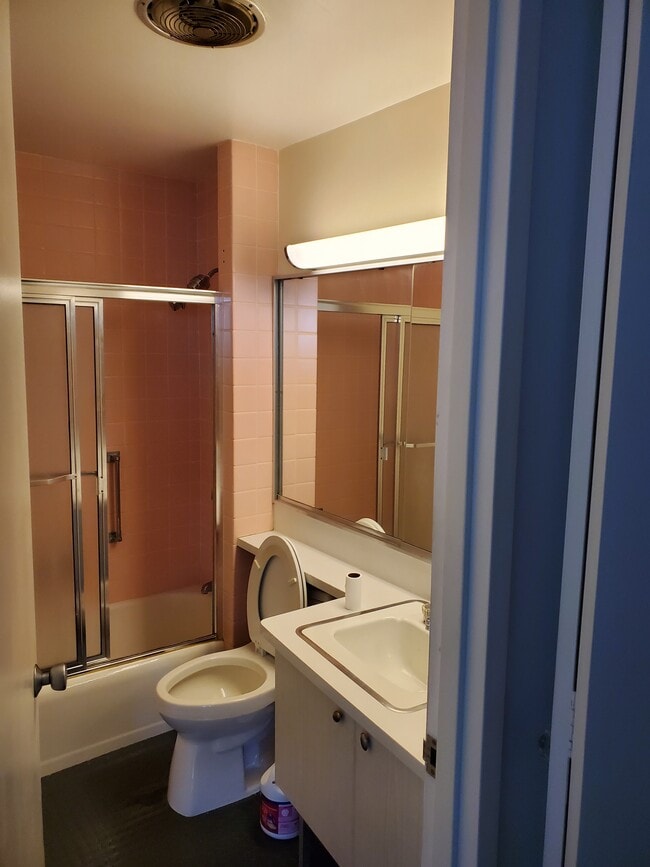 12700 Lake Ave, Unit 1211 in Cleveland, OH - Building Photo - Building Photo