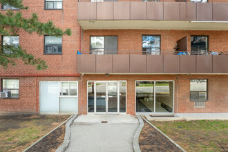 Paisley Apartments in Mississauga, ON - Building Photo - Building Photo