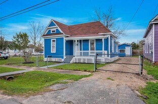 2205 Sumpter St in Houston, TX - Building Photo