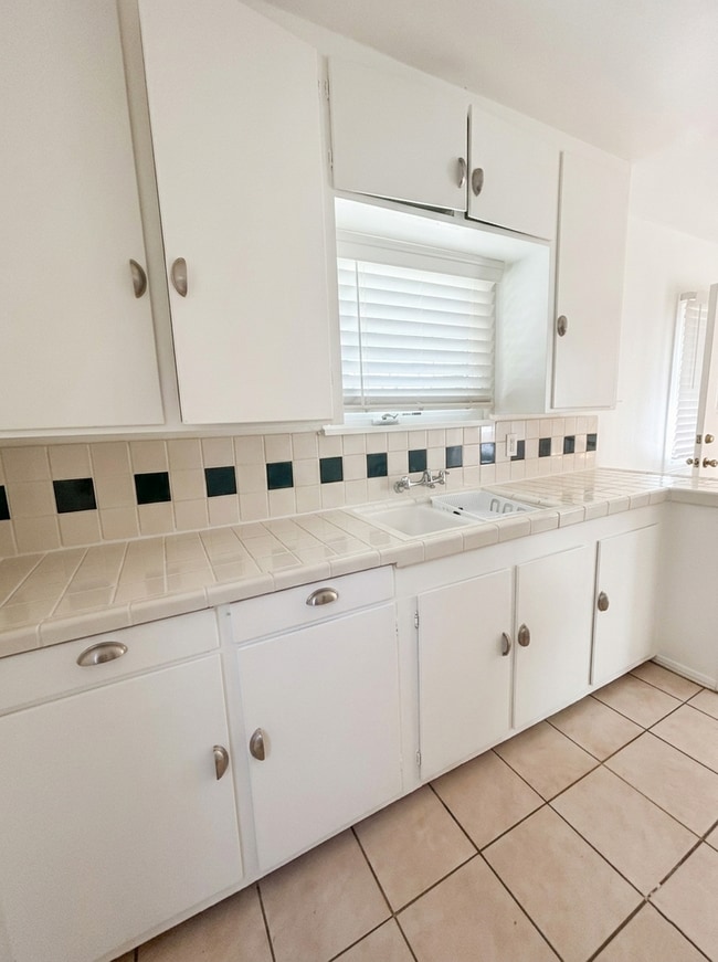 6901 Valmont St in Los Angeles, CA - Building Photo - Building Photo