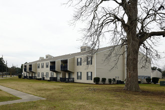 Brookley Pointe in Mobile, AL - Foto de edificio - Building Photo