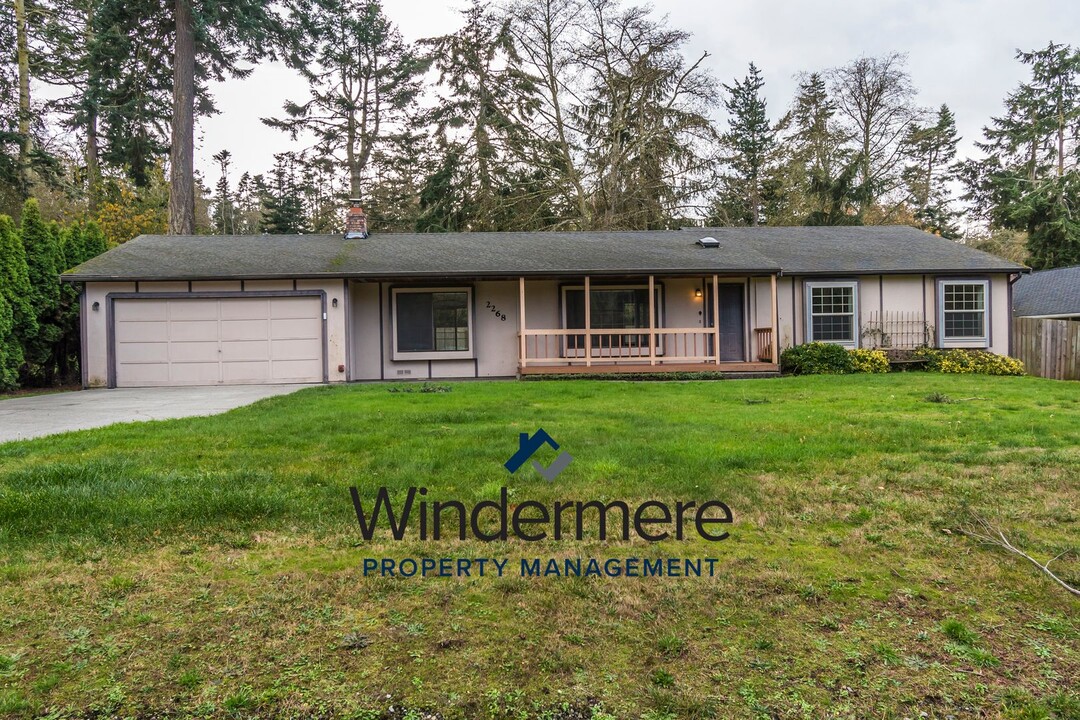 2268 W Hastie Lake Rd in Oak Harbor, WA - Building Photo