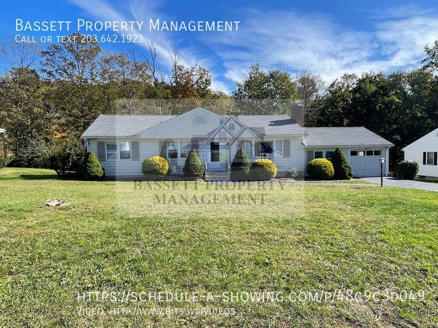 40 Macarthur Dr in Hamden, CT - Building Photo