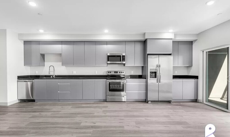 7040 Woodman Ave, Unit 103 in Los Angeles, CA - Building Photo