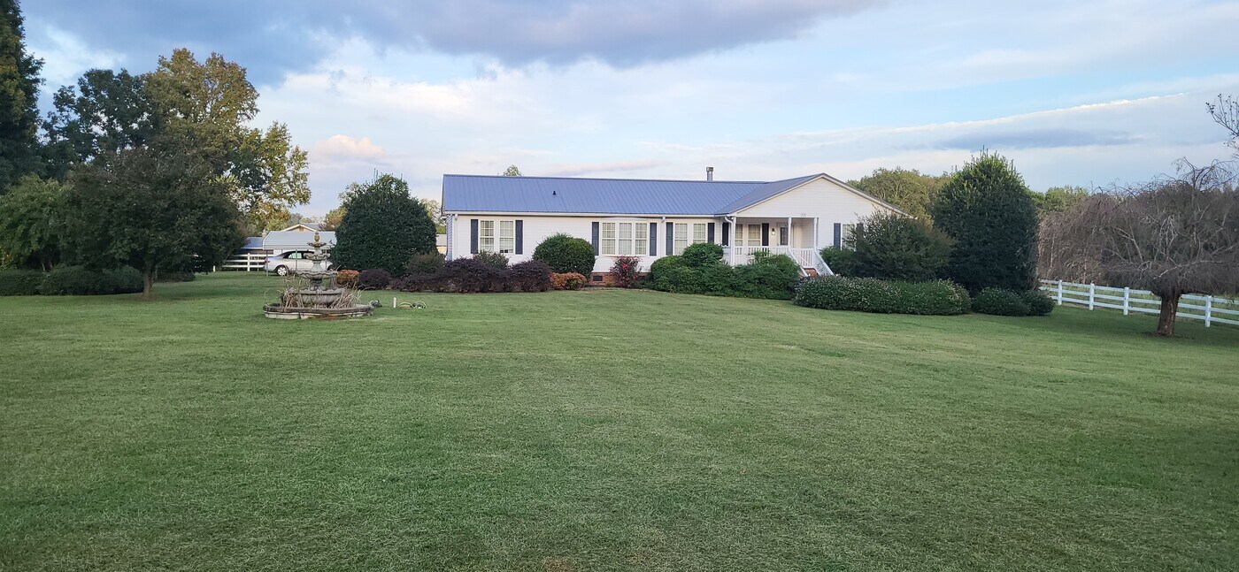 338 Hicks Farm Rd in Staley, NC - Building Photo