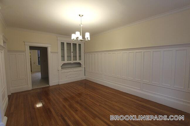 281 St Paul St in Brookline, MA - Building Photo - Building Photo