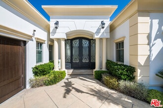 9329 Nightingale Dr in Los Angeles, CA - Building Photo - Building Photo