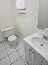 1121 SW 105th Ave in Miami, FL - Building Photo - Building Photo