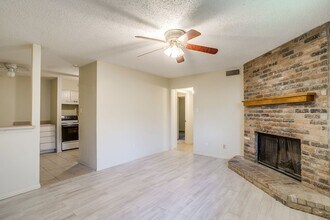 127 Allencrest Dr in Fort Worth, TX - Building Photo - Building Photo