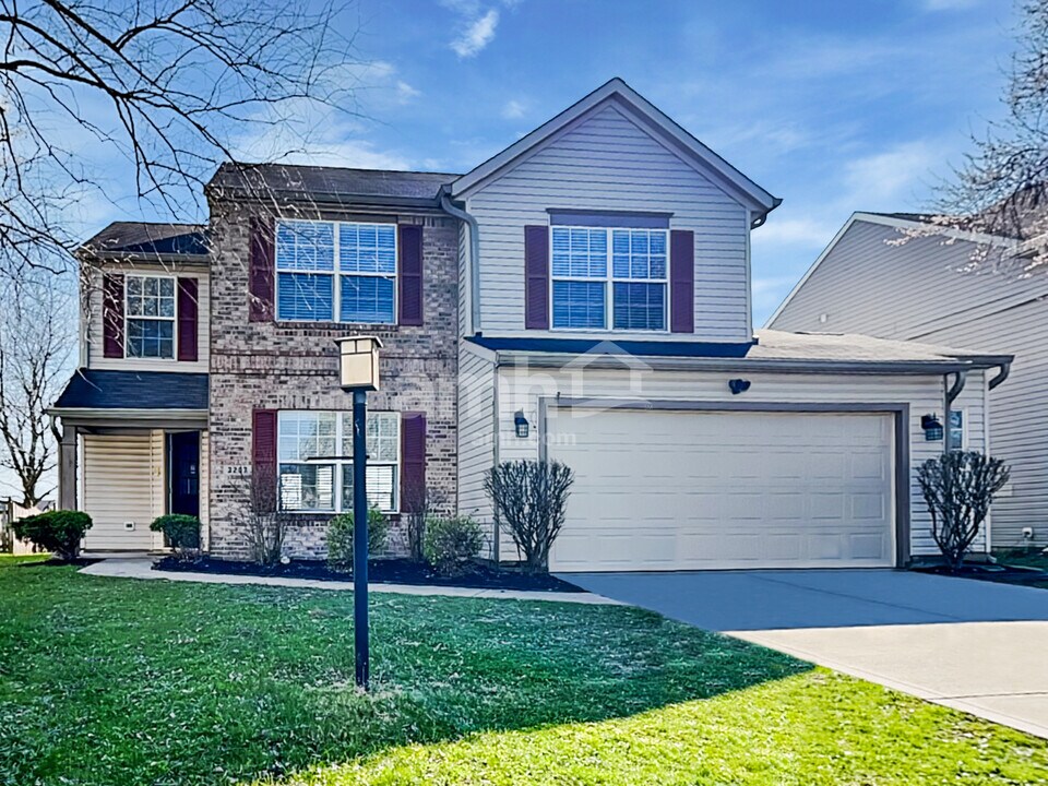 3207 Creekshore Dr in Indianapolis, IN - Building Photo