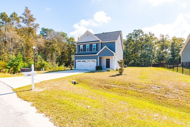 608 Feather Ct in Richlands, NC - Building Photo - Building Photo