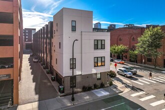 Maverick Townhouses in Minneapolis, MN - Building Photo - Building Photo